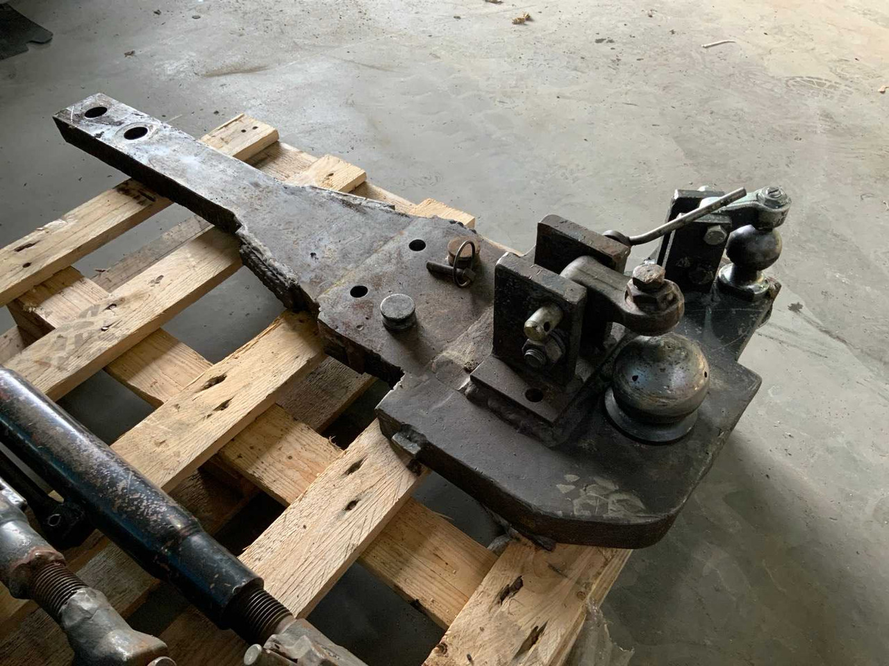 Tractor NEW HOLLAND 7000-SERIES / K80 - K50 TOWBAR