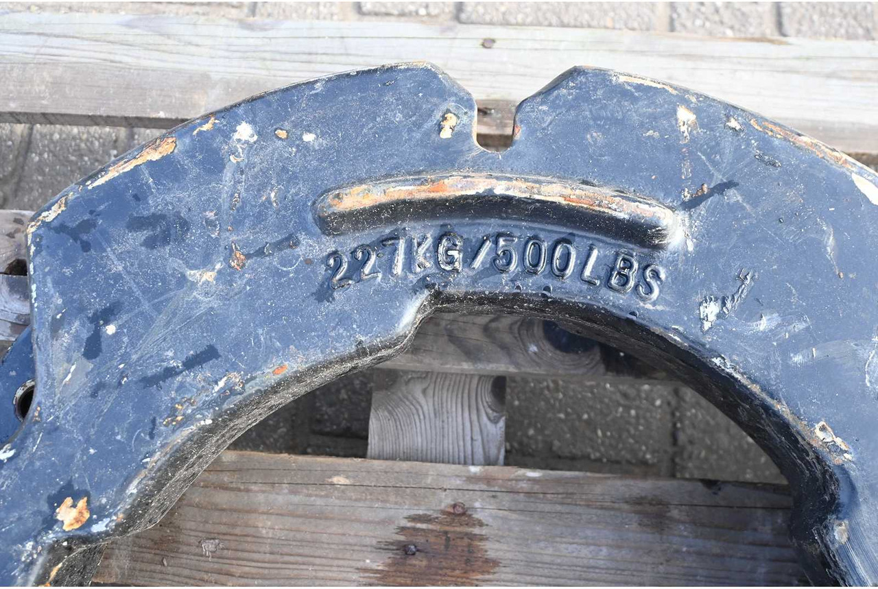 Tractor NEW HOLLAND - BNF36 - WHEEL WEIGHT (2X)