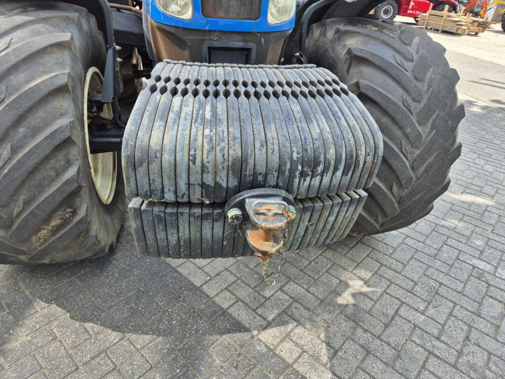 Tractor NEW HOLLAND T6080