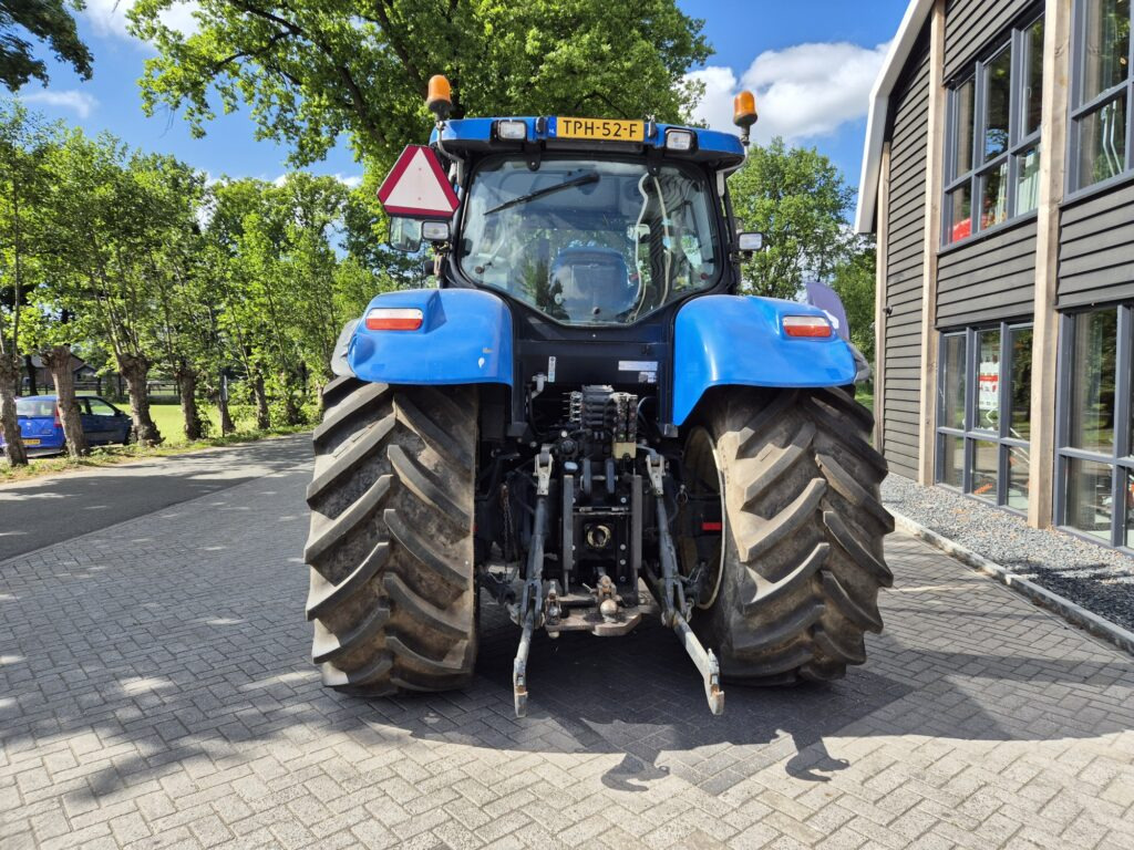 Tractor NEW HOLLAND T6080
