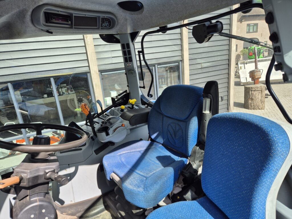 Tractor NEW HOLLAND T6080