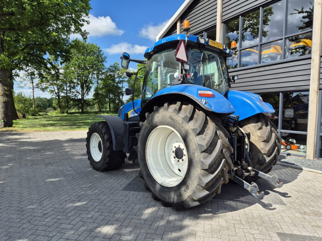 Tractor NEW HOLLAND T6080