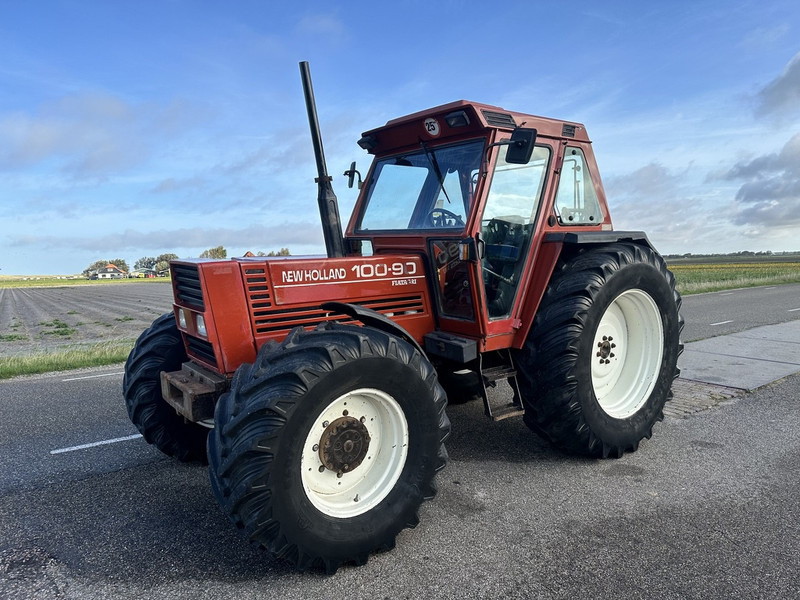 Tractor New Holland 100-90 DT