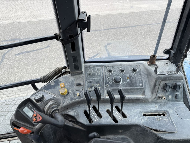 Tractor New Holland 8360 Range Command