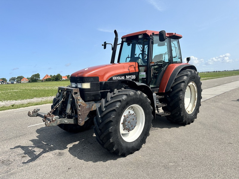 Tractor New Holland M135