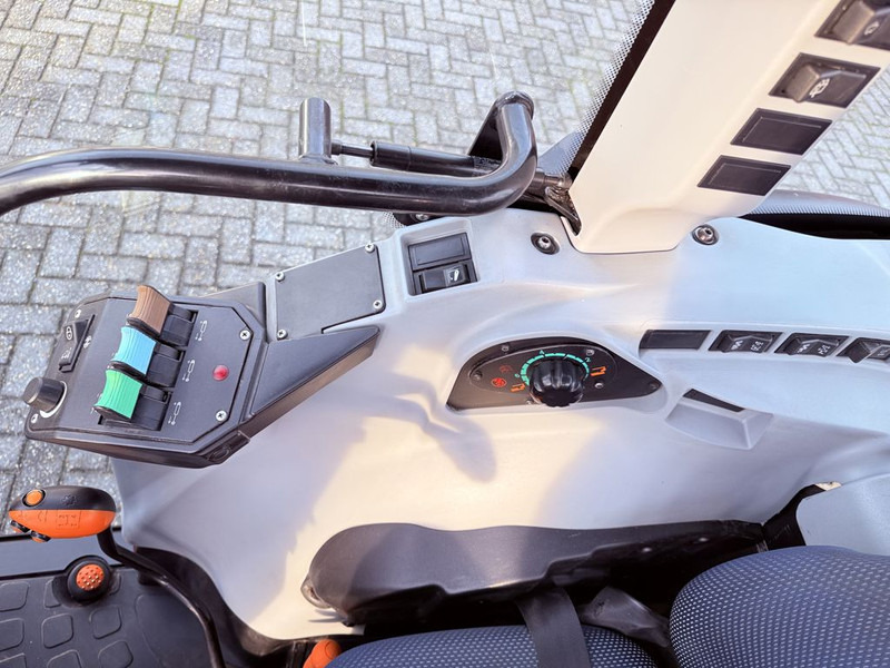 Tractor New Holland T4.100N BlueCab4 Supersteer