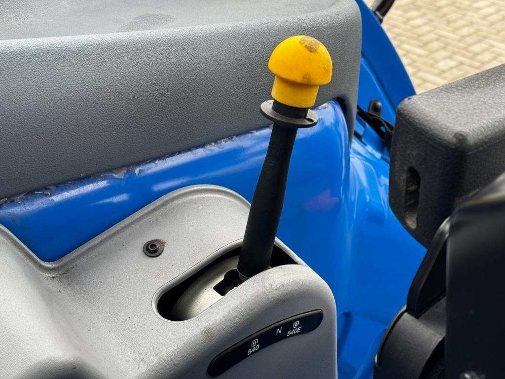 Tractor New Holland T4.75, Power Shuttle, creepspeed, ROPS!