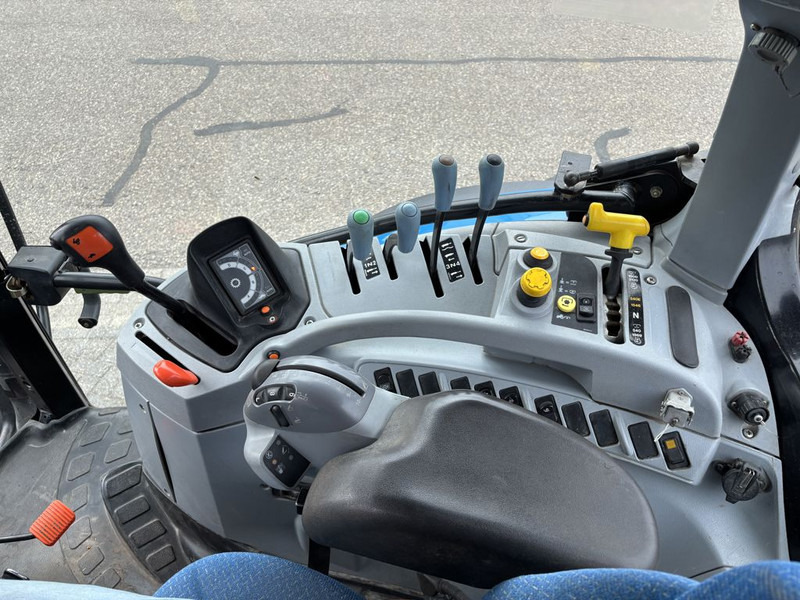 Tractor New Holland T6010 Plus Supersteer