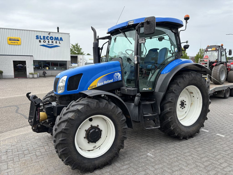 Tractor New Holland T6010 Plus Supersteer