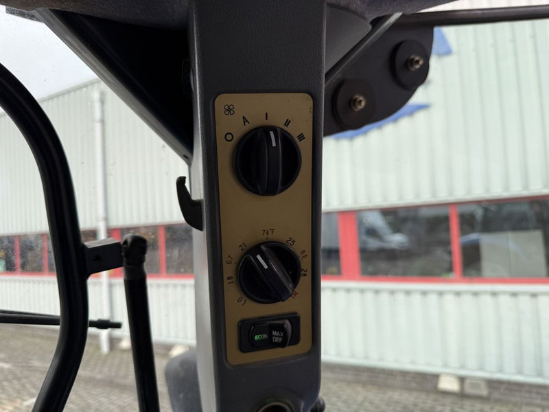 Tractor New Holland T6020 Elite