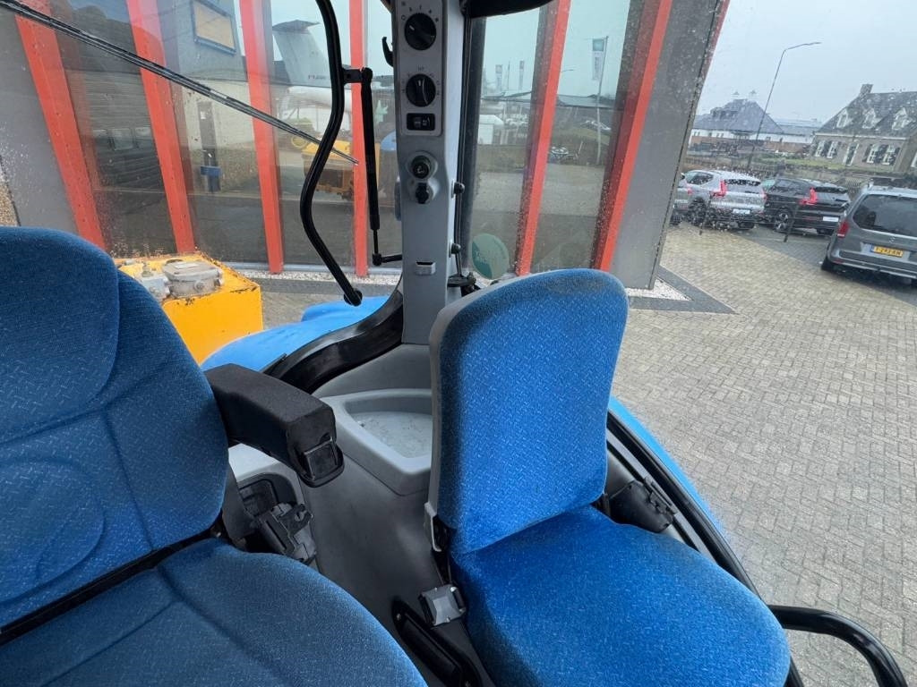 Tractor New Holland T6080 Power Command met Herder MBK513LSH!