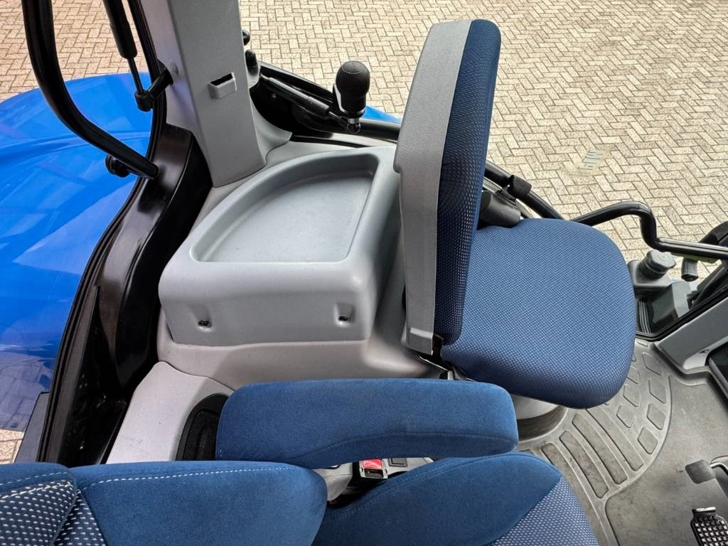 Tractor New Holland T7.225AC, frontlinkage, airbrakes, 50k, 2023!!