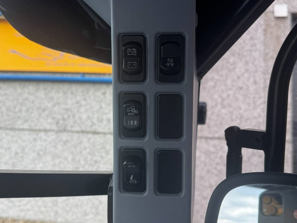 Tractor New Holland T7.225AC, frontlinkage, airbrakes, 50k, 2023!!