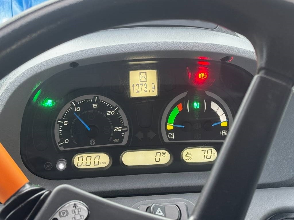 Tractor New Holland T7.225AC, frontlinkage, airbrakes, 50k, 2023!!