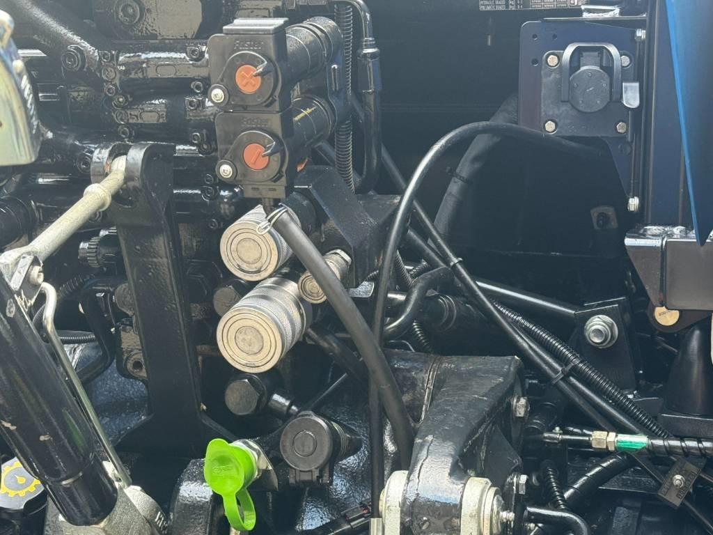 Tractor New Holland T7.225AC, frontlinkage, airbrakes, 50k, 2023!!