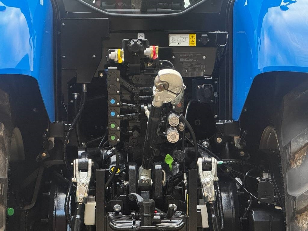 Tractor New Holland T7.225AC, frontlinkage, airbrakes, 50k, 2023!!