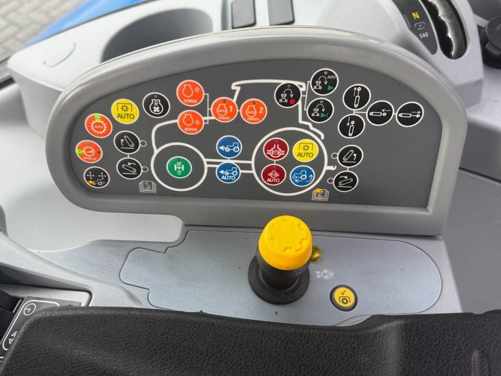 Tractor New Holland T7.225AC, frontlinkage, airbrakes, 50k, 2023!!