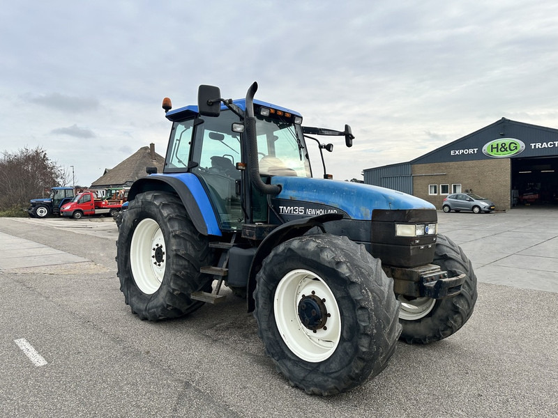 Tractor New Holland TM 135