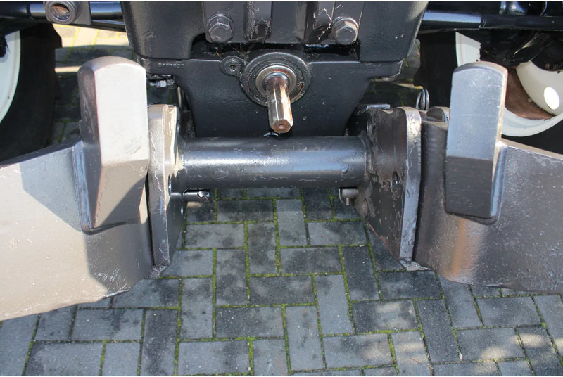 Tractor New Holland TM 140