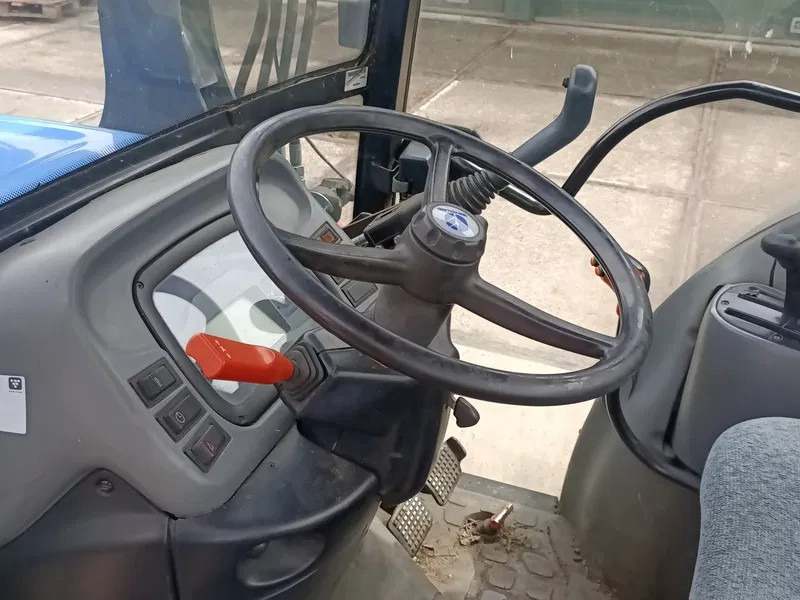 Tractor New Holland TN60DA TN60D met voorlader 520TL en vork