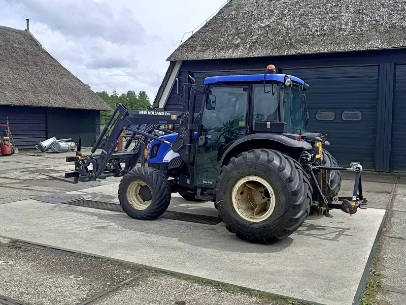 Tractor New Holland TN60DA TN60D met voorlader 520TL en vork