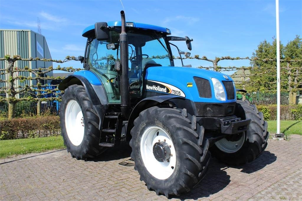 Tractor New Holland TSA135A