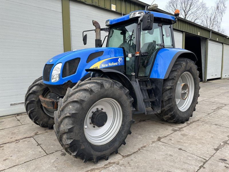 Tractor New Holland TVT 195 Dutch registration