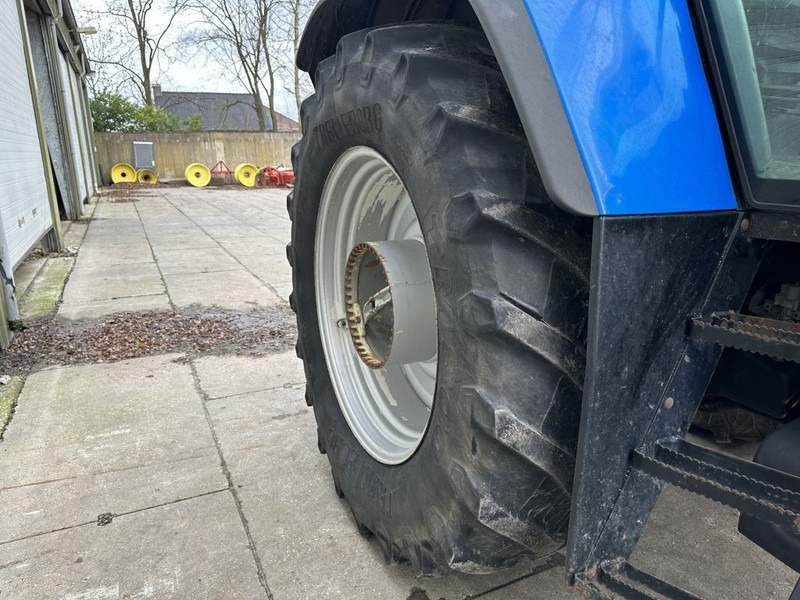Tractor New Holland TVT 195 Dutch registration