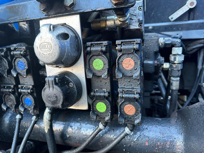 Tractor New Holland TVT 195 Dutch registration