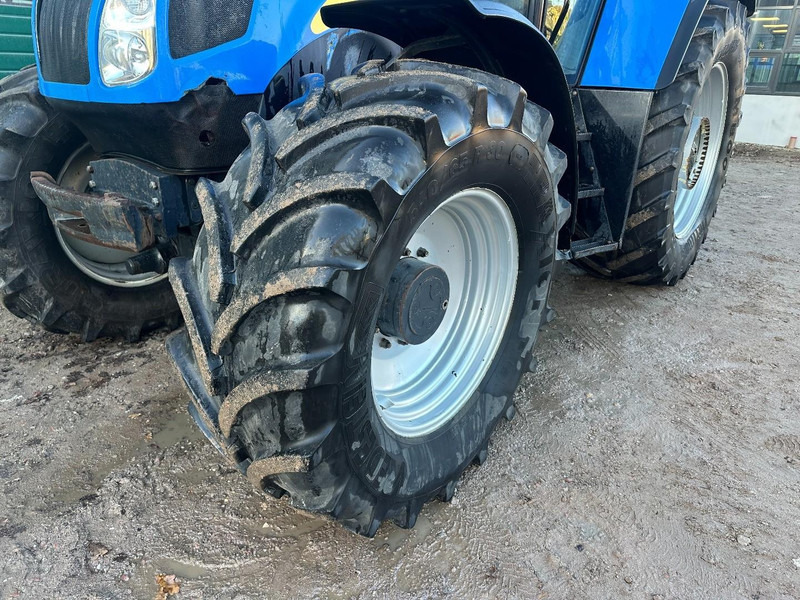 Tractor New Holland TVT 195 Dutch registration