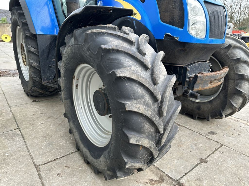 Tractor New Holland TVT 195 Dutch registration