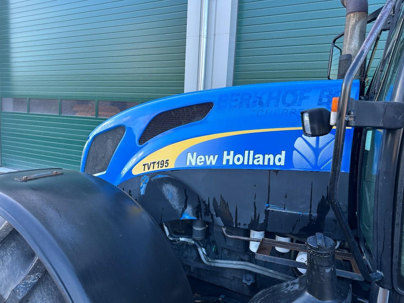 Tractor New Holland TVT 195 Dutch registration
