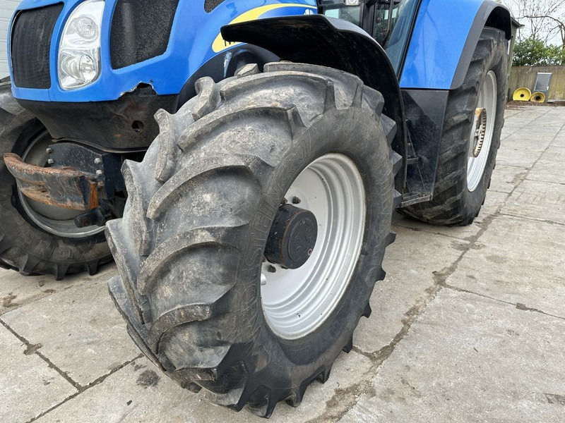 Tractor New Holland TVT 195 Dutch registration