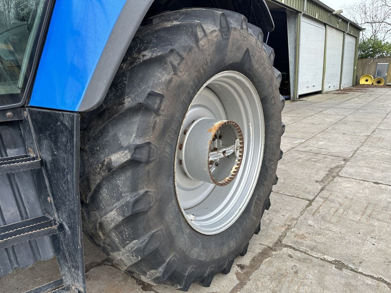 Tractor New Holland TVT 195 Dutch registration