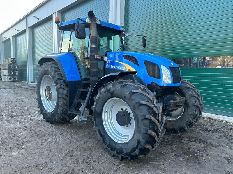 Tractor New Holland TVT 195 Dutch registration