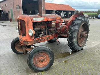 Tractor Nuffield 460