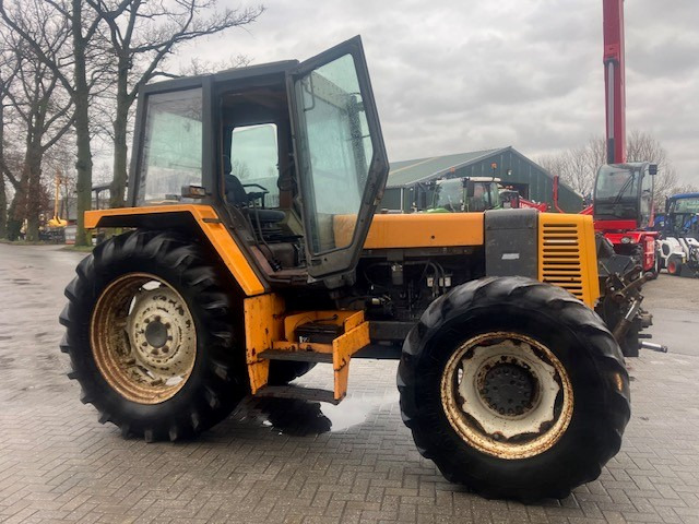 Tractor RENAULT 145.14