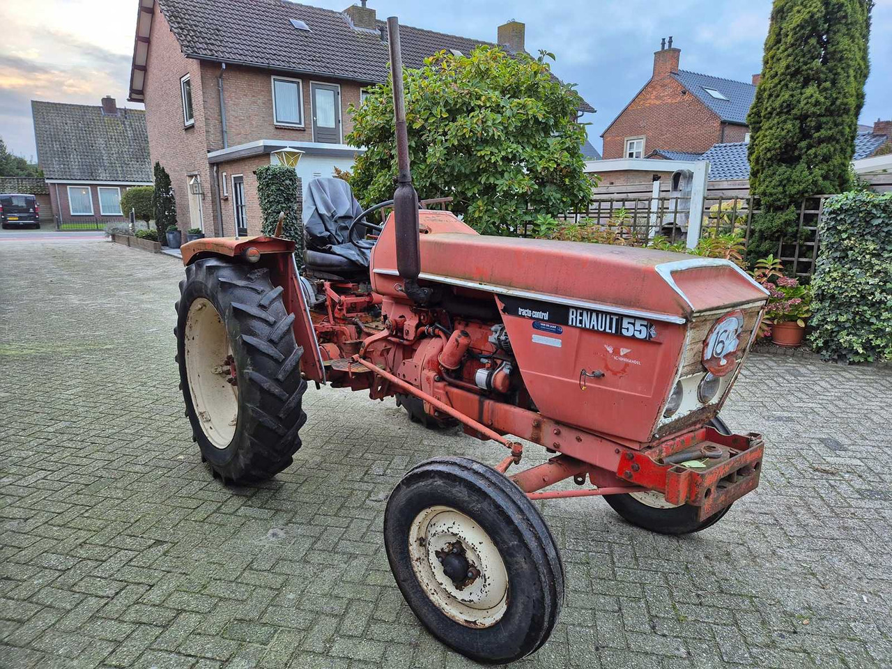 Tractor Renault 55