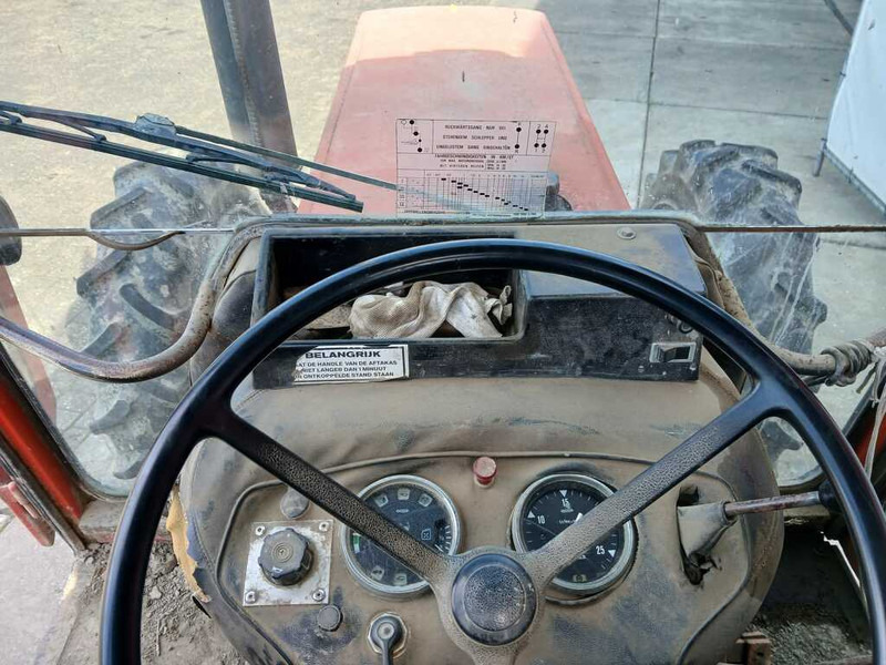 Tractor Renault 781-4