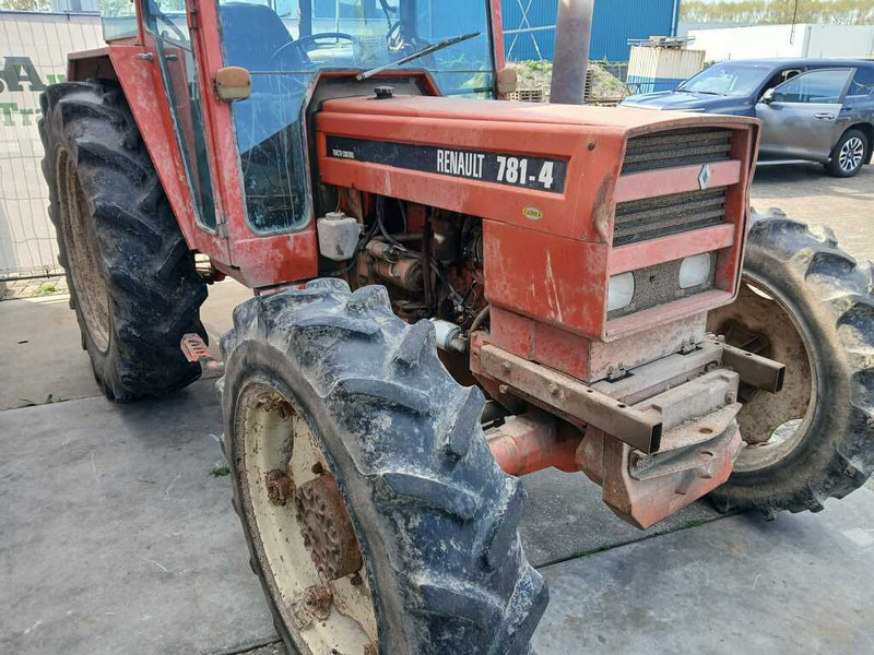 Tractor Renault 781-4