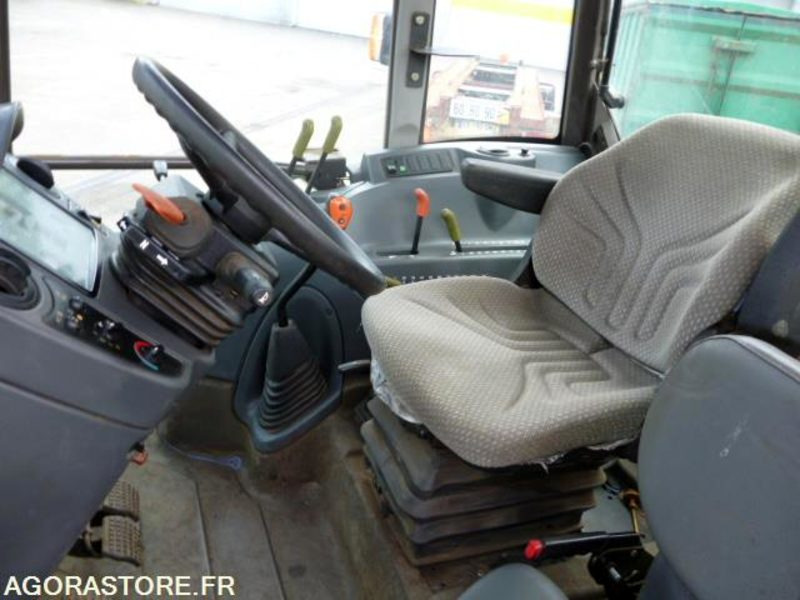 Tractor TRACTEUR AGRICOLE RENAULT CLASS CELTIS 456 PLUS RX