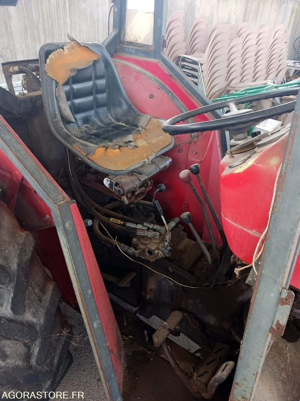 Tractor TRACTEUR MASSEY FERGUSSON TYPE 158