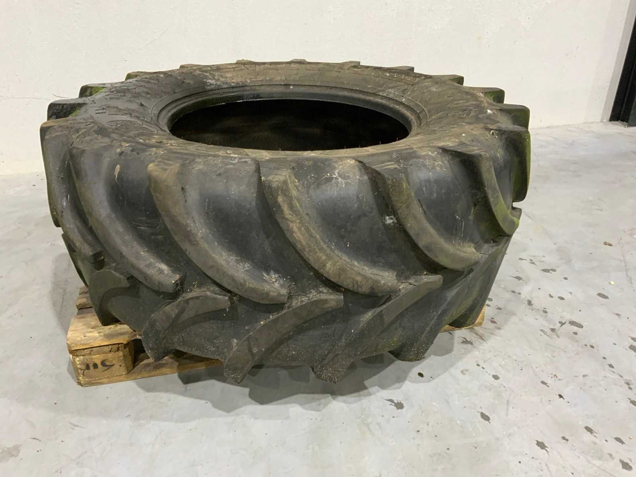 Tractor VREDESTEIN TRAXION 540/65R28 TRACTOR TIRE
