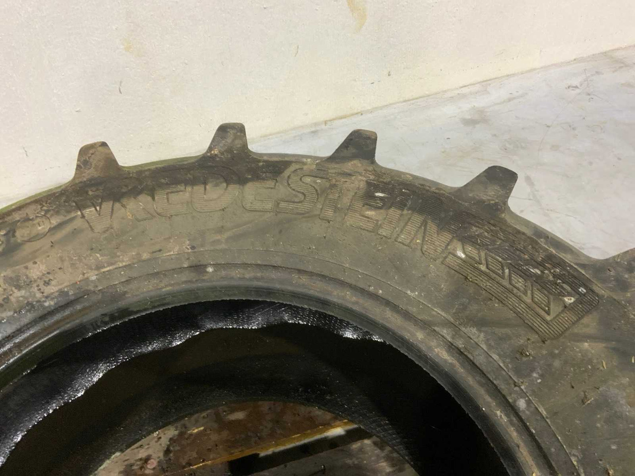 Tractor VREDESTEIN TRAXION 540/65R28 TRACTOR TIRE