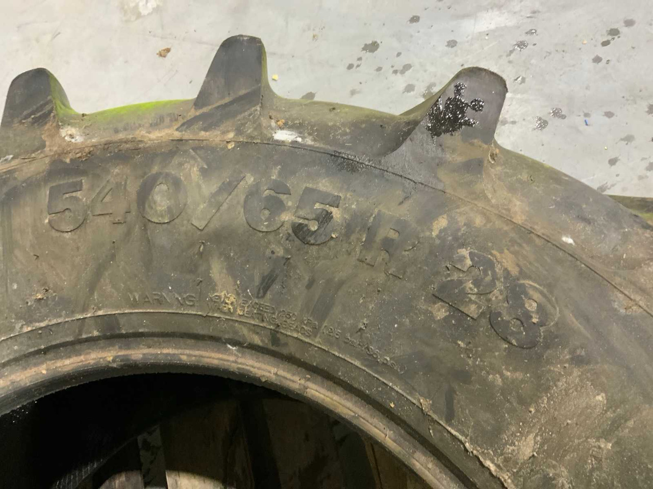 Tractor VREDESTEIN TRAXION 540/65R28 TRACTOR TIRE