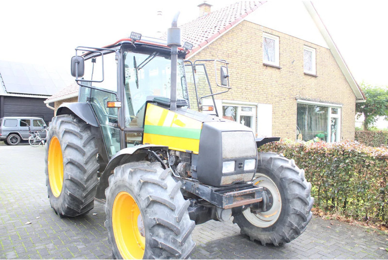 Tractor Valtra 900