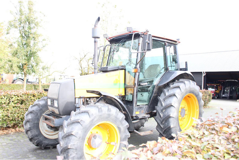 Tractor Valtra 900