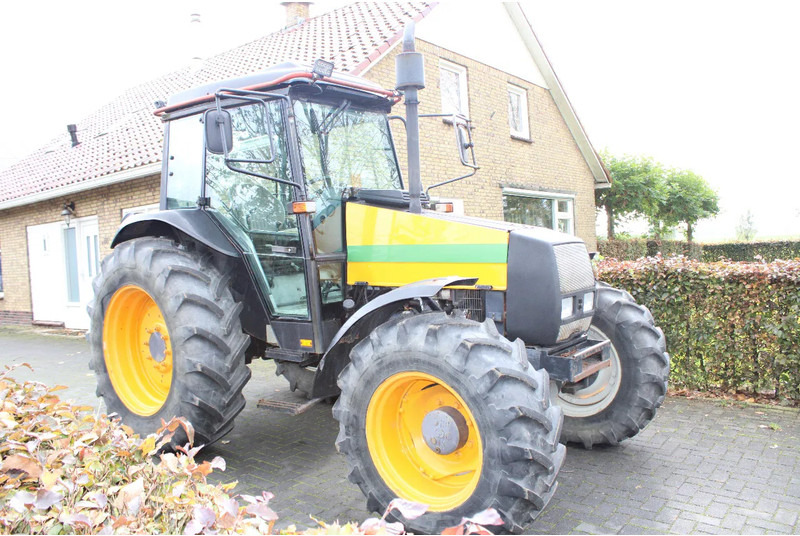 Tractor Valtra 900