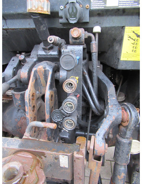 Tractor Valtra A75 4x2 + Fronthef VALMET