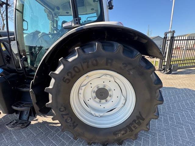 Tractor Valtra N104 Hitech5 met voorlader 4700 uur!